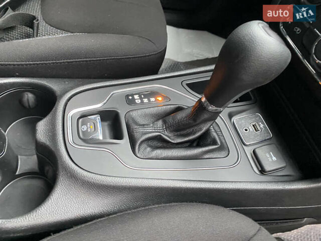 Зелений Джип Cherokee, об'ємом двигуна 2.4 л та пробігом 133 тис. км за 15000 $, фото 9 на Automoto.ua