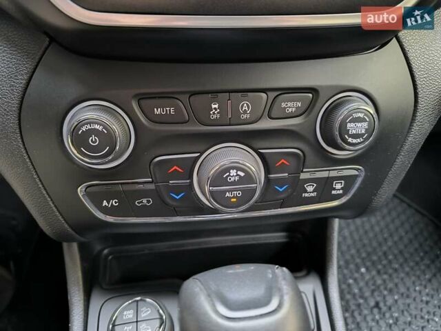 Зелений Джип Cherokee, об'ємом двигуна 3.24 л та пробігом 95 тис. км за 21200 $, фото 17 на Automoto.ua