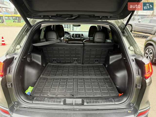 Зелений Джип Cherokee, об'ємом двигуна 3.24 л та пробігом 124 тис. км за 19900 $, фото 42 на Automoto.ua