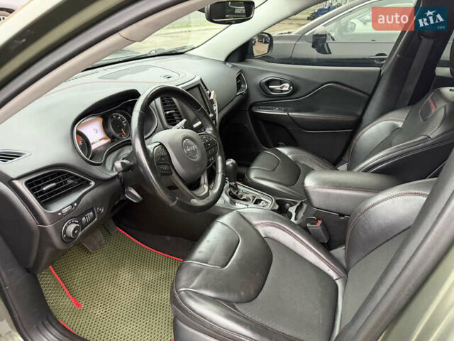 Зелений Джип Cherokee, об'ємом двигуна 3.24 л та пробігом 124 тис. км за 19900 $, фото 22 на Automoto.ua