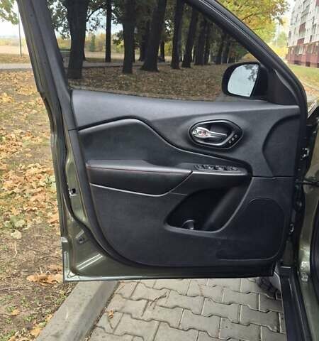 Джип Чероки 2021 в Полтаве на Automoto.ua Зеленый Джип Чероки, объемом двигателя 3.24 л и пробегом 91 тыс. км за 22000 $, фото 25 на Automoto.ua