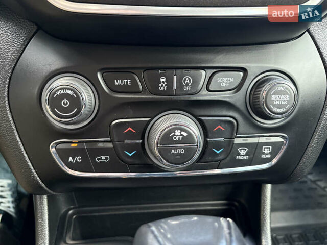 Зелений Джип Cherokee, об'ємом двигуна 3.24 л та пробігом 74 тис. км за 17700 $, фото 18 на Automoto.ua