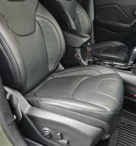 Джип Чероки 2021 в Полтаве на Automoto.ua Зеленый Джип Чероки, объемом двигателя 3.24 л и пробегом 91 тыс. км за 22000 $, фото 13 на Automoto.ua