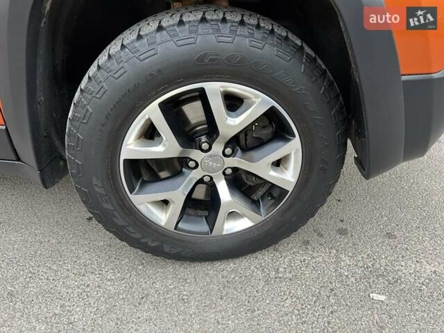 Оранжевый Джип Чероки, объемом двигателя 2.36 л и пробегом 232 тыс. км за 11999 $, фото 4 на Automoto.ua