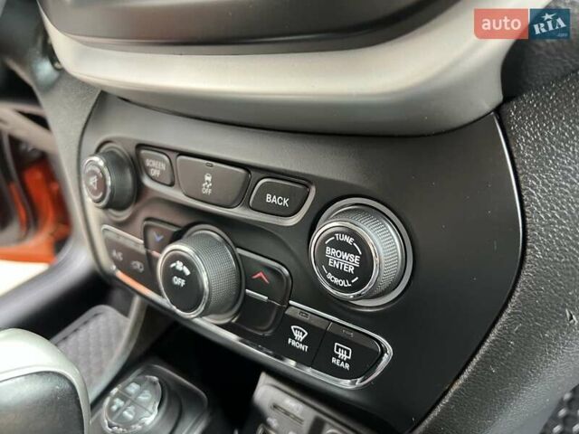 Оранжевый Джип Чероки, объемом двигателя 2.36 л и пробегом 232 тыс. км за 11999 $, фото 34 на Automoto.ua