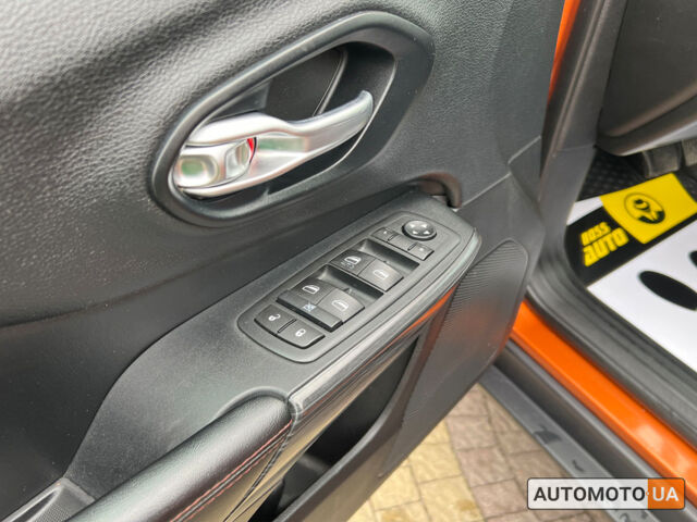 Помаранчевий Джип Cherokee, об'ємом двигуна 3.2 л та пробігом 224 тис. км за 15250 $, фото 14 на Automoto.ua