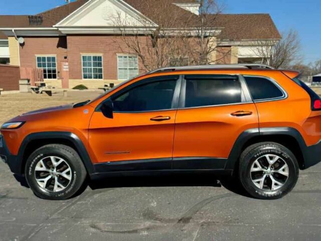 Помаранчевий Джип Cherokee, об'ємом двигуна 0.32 л та пробігом 65 тис. км за 10000 $, фото 2 на Automoto.ua