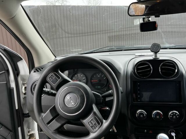 Білий Джип Compass, об'ємом двигуна 2 л та пробігом 151 тис. км за 7800 $, фото 4 на Automoto.ua