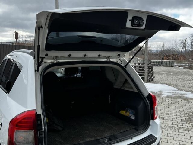 Білий Джип Compass, об'ємом двигуна 2 л та пробігом 151 тис. км за 7800 $, фото 6 на Automoto.ua