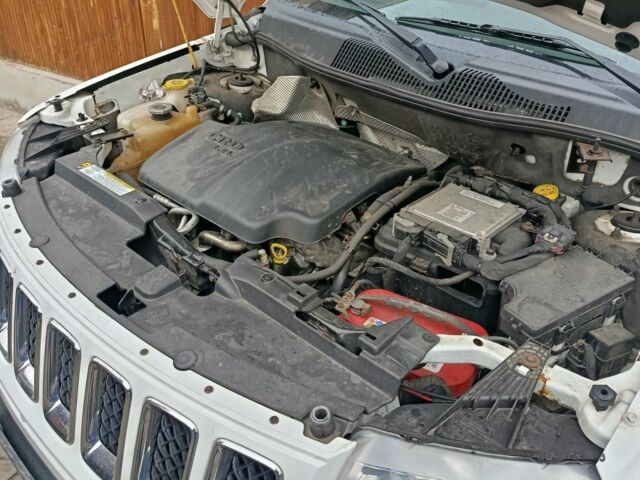 Білий Джип Compass, об'ємом двигуна 2.1 л та пробігом 170 тис. км за 9800 $, фото 4 на Automoto.ua