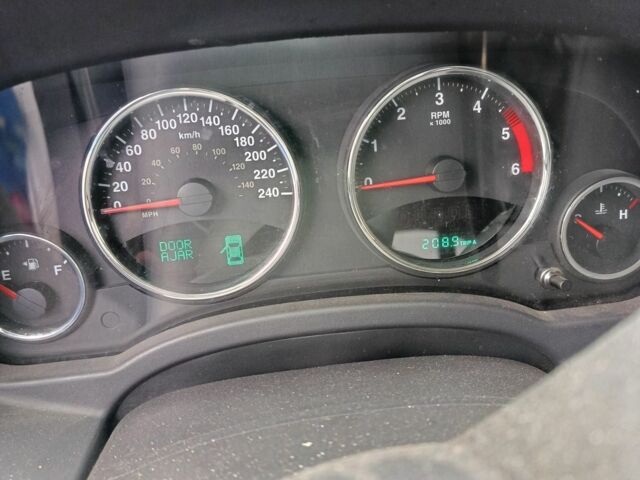 Білий Джип Compass, об'ємом двигуна 2.1 л та пробігом 170 тис. км за 9800 $, фото 2 на Automoto.ua