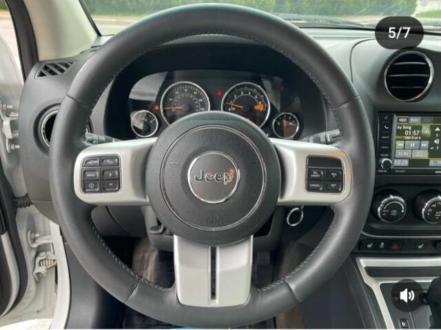 Білий Джип Compass, об'ємом двигуна 2.4 л та пробігом 240 тис. км за 9900 $, фото 4 на Automoto.ua