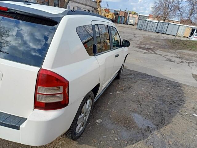 Білий Джип Compass, об'ємом двигуна 0 л та пробігом 165 тис. км за 7999 $, фото 5 на Automoto.ua