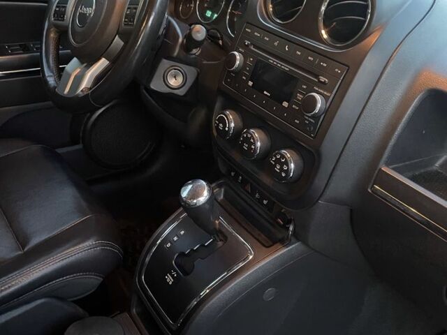 Білий Джип Compass, об'ємом двигуна 2.4 л та пробігом 218 тис. км за 9800 $, фото 13 на Automoto.ua