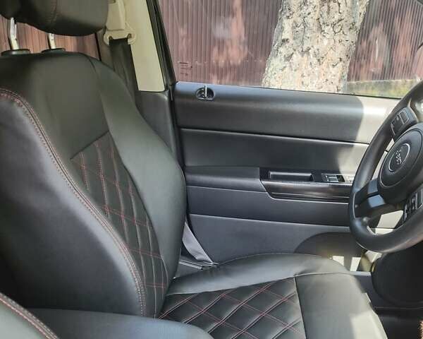 Белый Джип Компас, объемом двигателя 2.4 л и пробегом 210 тыс. км за 8723 $, фото 4 на Automoto.ua