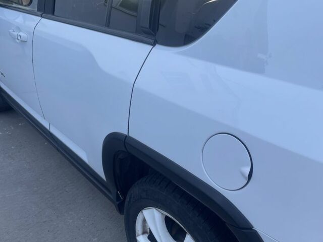 Белый Джип Компас, объемом двигателя 2.4 л и пробегом 218 тыс. км за 9500 $, фото 4 на Automoto.ua