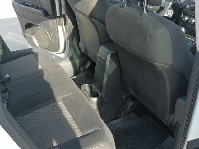 Білий Джип Compass, об'ємом двигуна 2 л та пробігом 238 тис. км за 8200 $, фото 3 на Automoto.ua