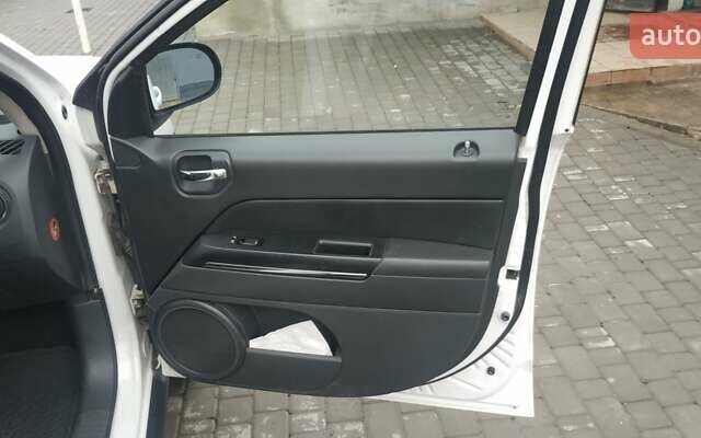 Белый Джип Компас, объемом двигателя 2.14 л и пробегом 320 тыс. км за 7600 $, фото 15 на Automoto.ua