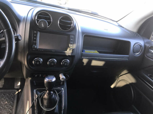 Белый Джип Компас, объемом двигателя 2.14 л и пробегом 300 тыс. км за 7500 $, фото 6 на Automoto.ua