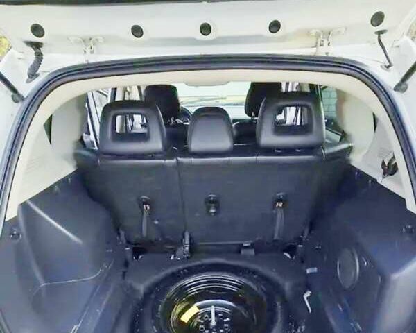 Білий Джип Compass, об'ємом двигуна 2.14 л та пробігом 170 тис. км за 10700 $, фото 3 на Automoto.ua