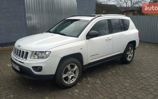 Белый Джип Компас, объемом двигателя 2.14 л и пробегом 320 тыс. км за 7600 $, фото 1 на Automoto.ua