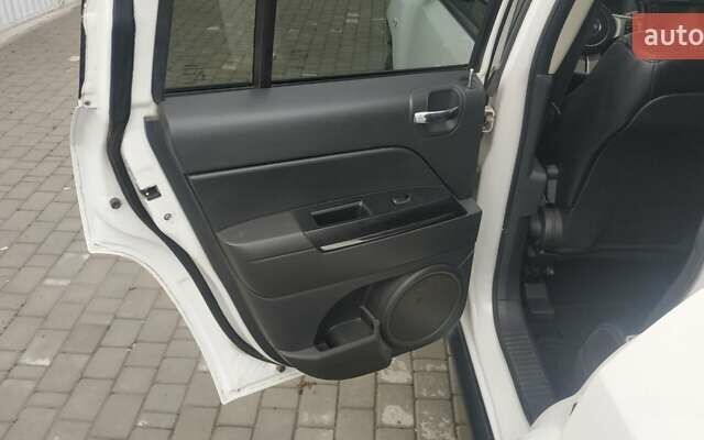 Белый Джип Компас, объемом двигателя 2.14 л и пробегом 320 тыс. км за 7600 $, фото 11 на Automoto.ua