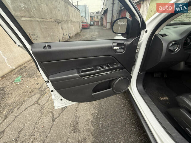 Белый Джип Компас, объемом двигателя 2.36 л и пробегом 234 тыс. км за 7800 $, фото 14 на Automoto.ua