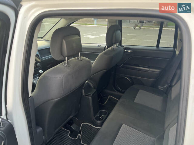 Білий Джип Compass, об'ємом двигуна 2.36 л та пробігом 167 тис. км за 8999 $, фото 5 на Automoto.ua