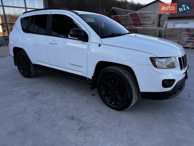Білий Джип Compass, об'ємом двигуна 2.36 л та пробігом 216 тис. км за 7500 $, фото 4 на Automoto.ua