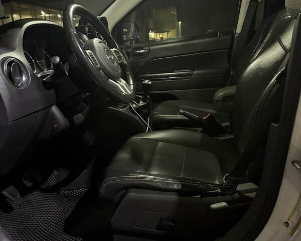 Белый Джип Компас, объемом двигателя 2.14 л и пробегом 222 тыс. км за 10600 $, фото 12 на Automoto.ua