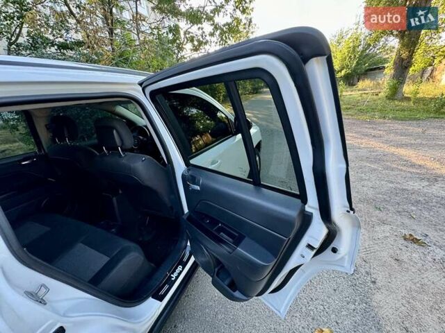 Белый Джип Компас, объемом двигателя 2.36 л и пробегом 233 тыс. км за 7800 $, фото 43 на Automoto.ua