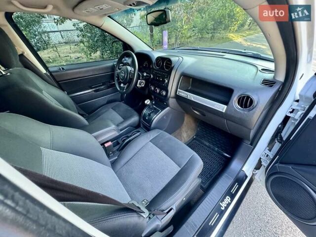 Белый Джип Компас, объемом двигателя 2.36 л и пробегом 233 тыс. км за 7800 $, фото 44 на Automoto.ua