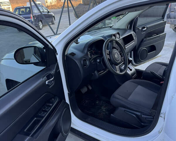 Білий Джип Compass, об'ємом двигуна 2.36 л та пробігом 216 тис. км за 7500 $, фото 35 на Automoto.ua