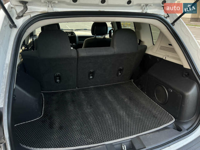 Білий Джип Compass, об'ємом двигуна 2.36 л та пробігом 167 тис. км за 8999 $, фото 7 на Automoto.ua