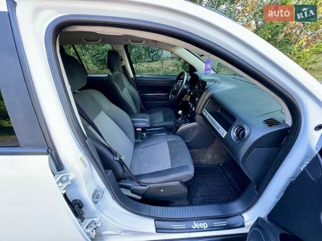 Белый Джип Компас, объемом двигателя 2.36 л и пробегом 233 тыс. км за 7800 $, фото 45 на Automoto.ua
