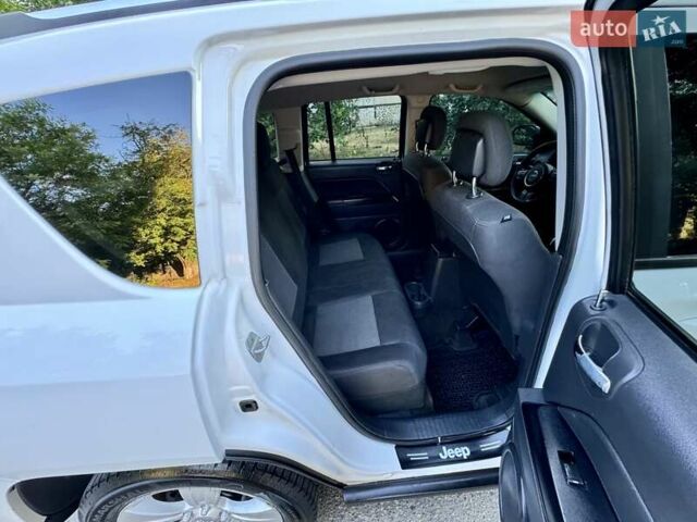 Белый Джип Компас, объемом двигателя 2.36 л и пробегом 233 тыс. км за 7800 $, фото 42 на Automoto.ua