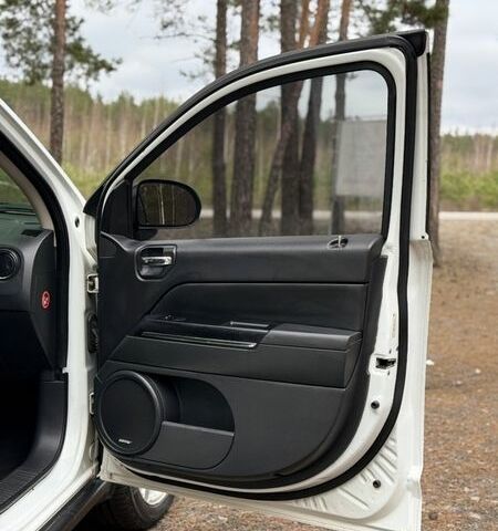 Белый Джип Компас, объемом двигателя 2.36 л и пробегом 239 тыс. км за 8299 $, фото 17 на Automoto.ua