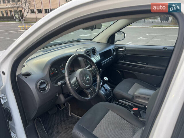 Білий Джип Compass, об'ємом двигуна 2.36 л та пробігом 167 тис. км за 8999 $, фото 4 на Automoto.ua