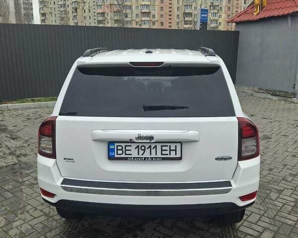 Белый Джип Компас, объемом двигателя 2 л и пробегом 70 тыс. км за 12499 $, фото 2 на Automoto.ua