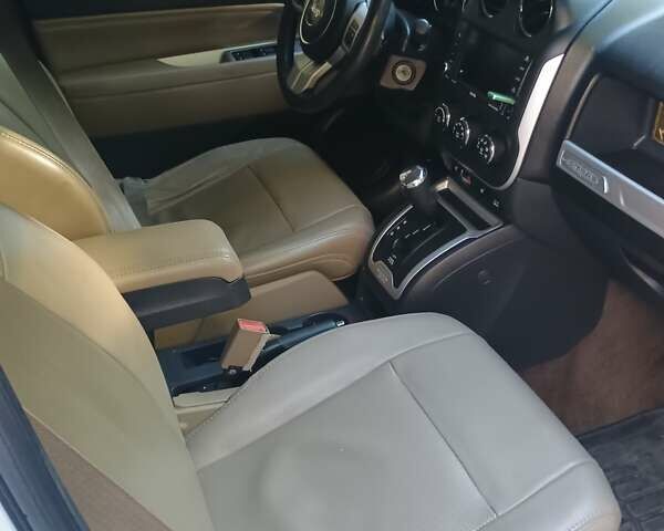 Білий Джип Compass, об'ємом двигуна 2.4 л та пробігом 245 тис. км за 10000 $, фото 8 на Automoto.ua