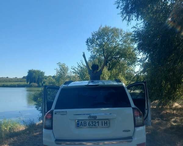 Белый Джип Компас, объемом двигателя 2 л и пробегом 215 тыс. км за 10000 $, фото 4 на Automoto.ua