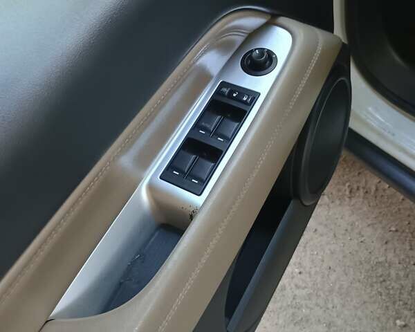 Білий Джип Compass, об'ємом двигуна 2.4 л та пробігом 245 тис. км за 10000 $, фото 4 на Automoto.ua