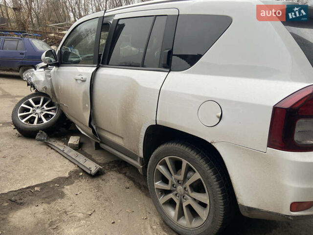 Белый Джип Компас, объемом двигателя 2.36 л и пробегом 165 тыс. км за 4400 $, фото 6 на Automoto.ua