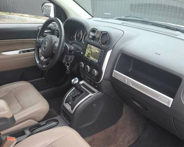 Белый Джип Компас, объемом двигателя 2 л и пробегом 70 тыс. км за 12499 $, фото 14 на Automoto.ua