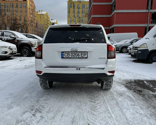 Білий Джип Compass, об'ємом двигуна 2.36 л та пробігом 254 тис. км за 9500 $, фото 6 на Automoto.ua