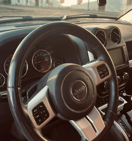 Джип Компас 2013 в Луцке на Automoto.ua Белый Джип Компас, объемом двигателя 2.36 л и пробегом 193 тыс. км за 9700 $, фото 32 на Automoto.ua