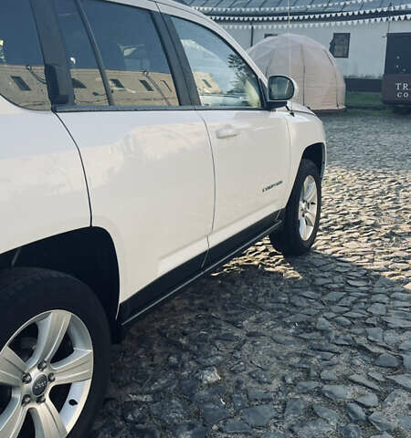 Джип Компас 2013 в Луцке на Automoto.ua Белый Джип Компас, объемом двигателя 2.36 л и пробегом 193 тыс. км за 9700 $, фото 7 на Automoto.ua