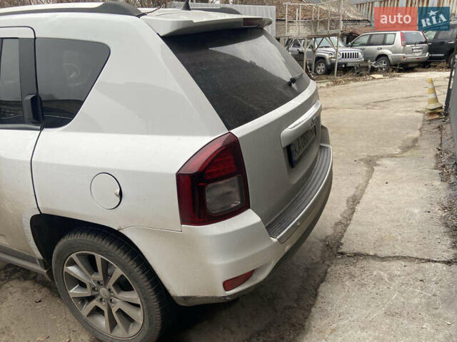 Белый Джип Компас, объемом двигателя 2.36 л и пробегом 165 тыс. км за 4400 $, фото 5 на Automoto.ua