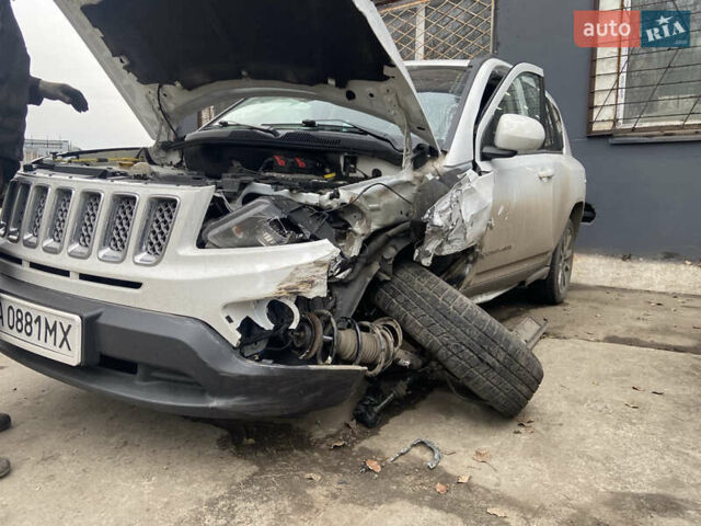 Белый Джип Компас, объемом двигателя 2.36 л и пробегом 165 тыс. км за 4400 $, фото 11 на Automoto.ua