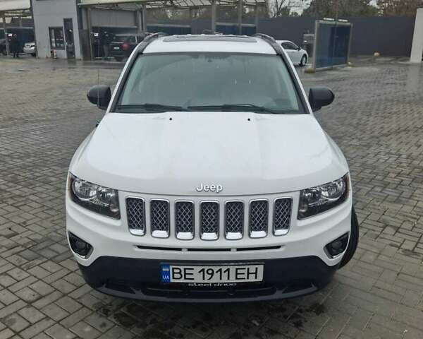 Белый Джип Компас, объемом двигателя 2 л и пробегом 70 тыс. км за 12499 $, фото 1 на Automoto.ua